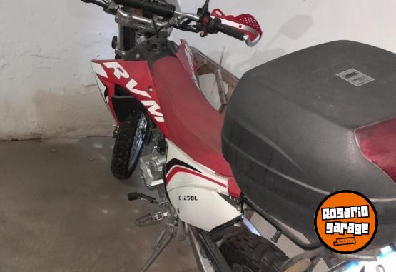 Motos - RVM 14-RVM CZ 250 2022 Nafta 9225Km - En Venta