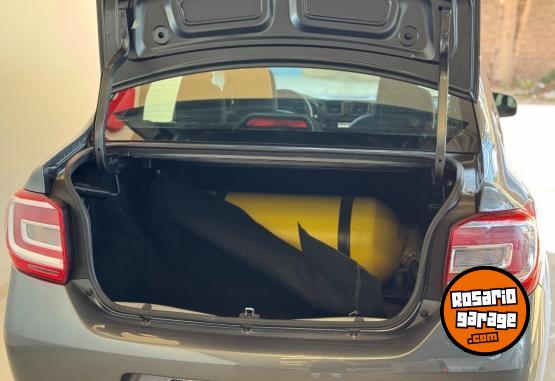 Autos - Renault Logan 2024 GNC 54000Km - En Venta