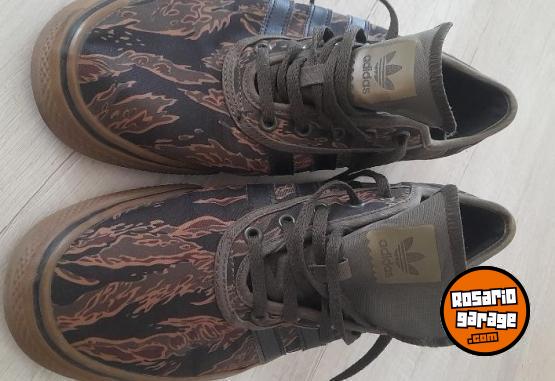 Indumentaria - Zapatillas Adidas talle 43 excelente estado - En Venta