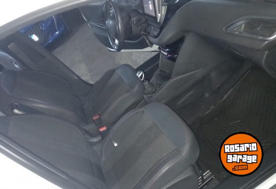 Autos - Peugeot 208 2020 Nafta 51000Km - En Venta