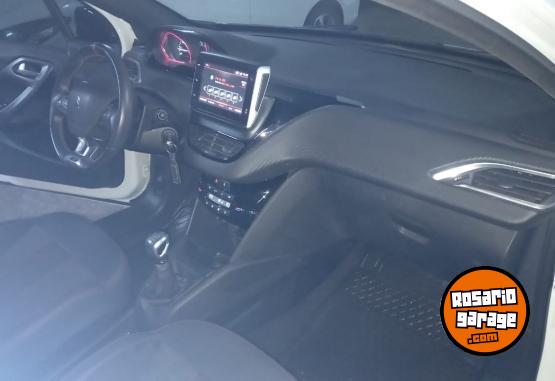Autos - Peugeot 208 2020 Nafta 51000Km - En Venta