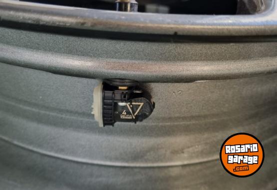 Accesorios para Autos - Llantas Chevrolet Cruze LTZ (Hatchback) 17" y Sensores de Aire - En Venta