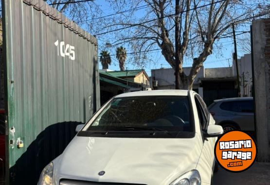 Autos - Mercedes Benz B 180 2011 Nafta 120000Km - En Venta