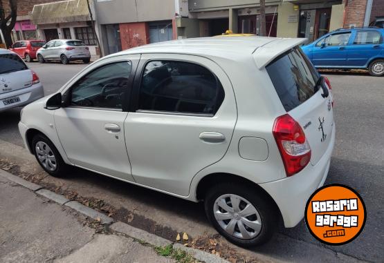 Autos - Toyota Etios 2014 Nafta 110000Km - En Venta