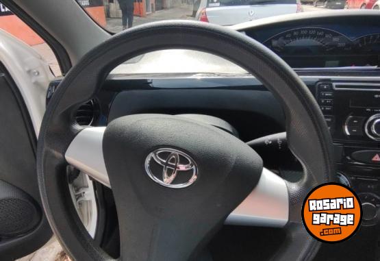 Autos - Toyota Etios 2014 Nafta 110000Km - En Venta
