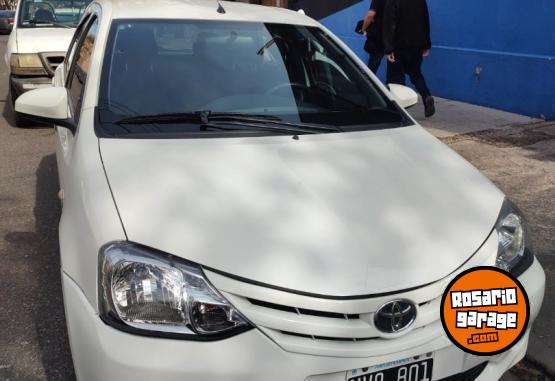 Autos - Toyota Etios 2014 Nafta 110000Km - En Venta