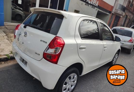 Autos - Toyota Etios 2014 Nafta 110000Km - En Venta