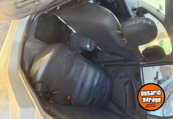 Autos - Ford Fiesta ambiente 1.6 2004 Nafta 165000Km - En Venta