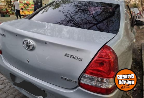 Autos - Toyota etios xls 2015 GNC 196000Km - En Venta