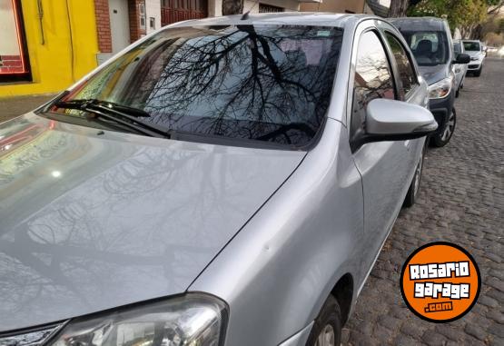 Autos - Toyota etios xls 2015 GNC 196000Km - En Venta