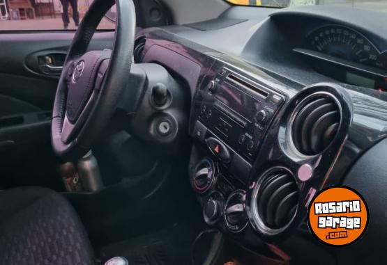 Autos - Toyota etios xls 2015 GNC 196000Km - En Venta