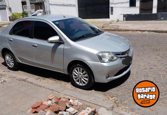 Autos - Toyota etios xls 2015 GNC 196000Km - En Venta
