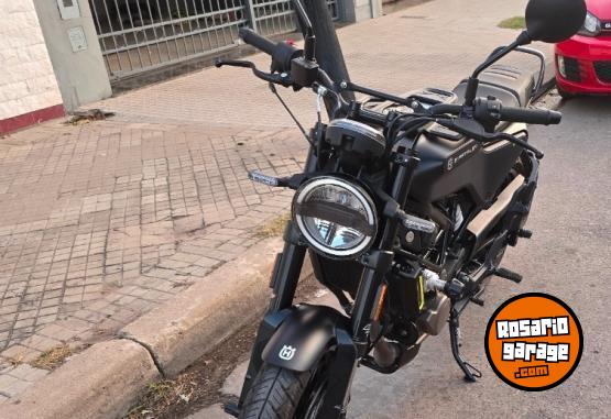 Motos - Husqvarna Svartpilen 200 2023 Nafta 10000Km - En Venta