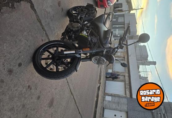 Motos - Husqvarna Svartpilen 200 2023 Nafta 10000Km - En Venta