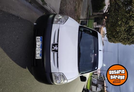 Utilitarios - Peugeot Partnet 2017 GNC 225000Km - En Venta