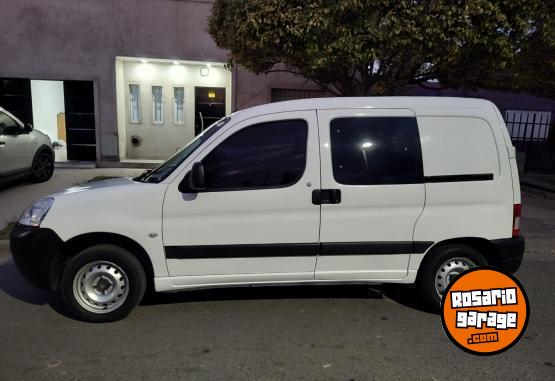 Utilitarios - Peugeot Partnet 2017 GNC 225000Km - En Venta