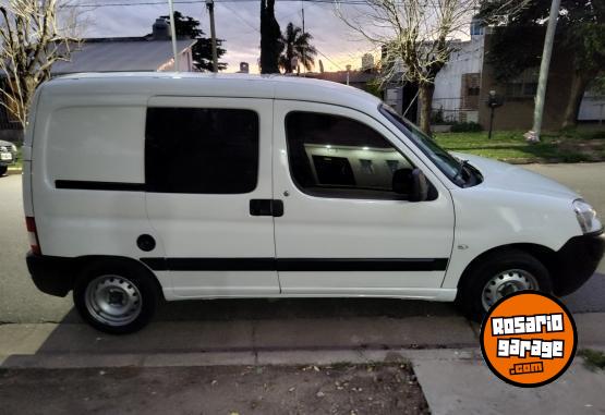 Utilitarios - Peugeot Partnet 2017 GNC 225000Km - En Venta