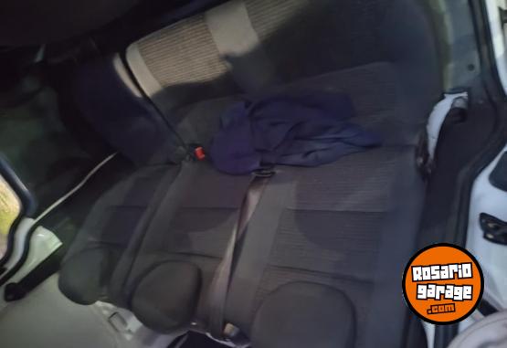 Utilitarios - Peugeot Partnet 2017 GNC 225000Km - En Venta