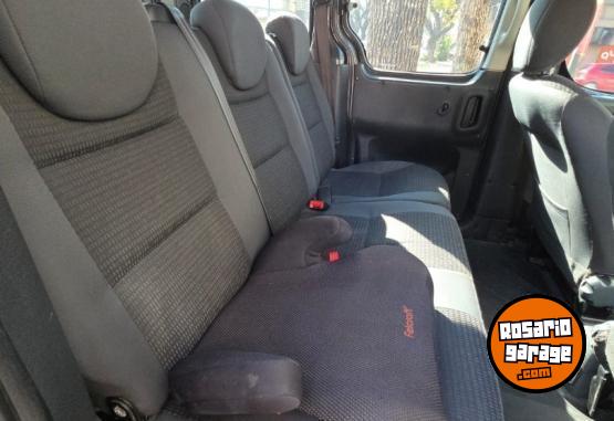 Utilitarios - Peugeot Partner Patagónica 2015 Nafta 130000Km - En Venta