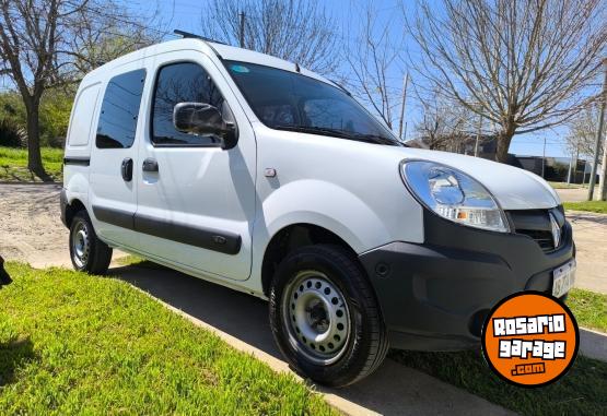 Utilitarios - Renault Kangoo confort 1.6 5 asie 2017 Nafta 76000Km - En Venta