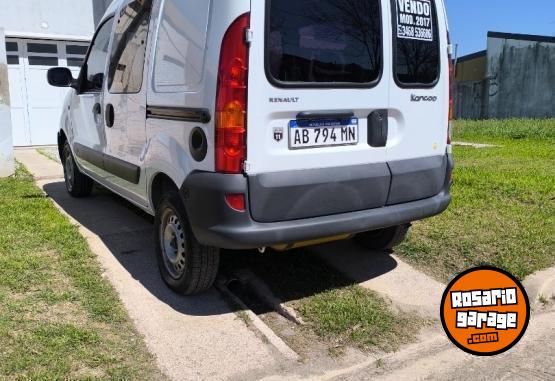 Utilitarios - Renault Kangoo confort 1.6 5 asie 2017 Nafta 76000Km - En Venta