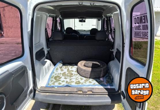 Utilitarios - Renault Kangoo confort 1.6 5 asie 2017 Nafta 76000Km - En Venta