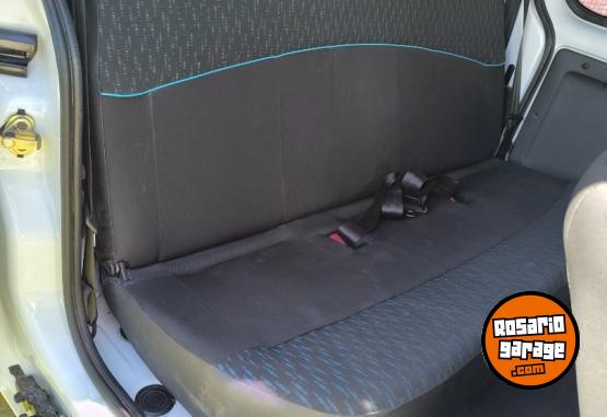 Utilitarios - Renault Kangoo confort 1.6 5 asie 2017 Nafta 76000Km - En Venta