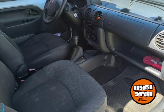 Utilitarios - Renault Kangoo confort 1.6 5 asie 2017 Nafta 76000Km - En Venta