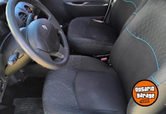 Utilitarios - Renault Kangoo confort 1.6 5 asie 2017 Nafta 76000Km - En Venta