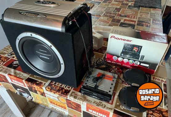 Accesorios para Autos - Vendo combo de estereo con pantalla, parlantes, subwoofer y amplificador. - En Venta