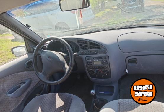 Autos - Ford Fiesta 1999 Diesel 186000Km - En Venta