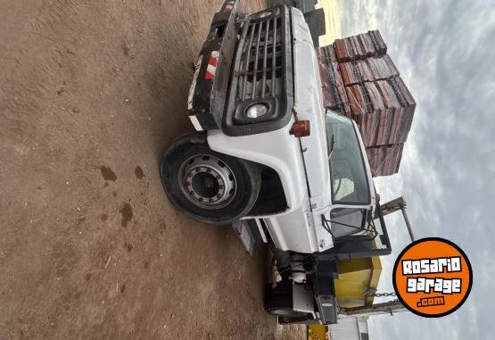 Camiones y Grúas - Vendo Ford 7000 portavolquete - En Venta