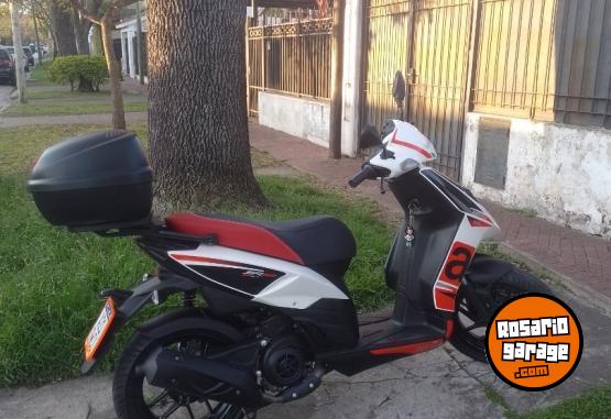 Motos - Aprilia SR 160 2024 Nafta 5500Km - En Venta