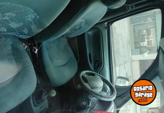 Utilitarios - Renault 1.9 diesel 2001 Diesel 320000Km - En Venta