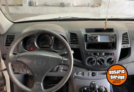 Camionetas - Toyota HILUX TD 2.5 4X4 2006 Diesel 320000Km - En Venta
