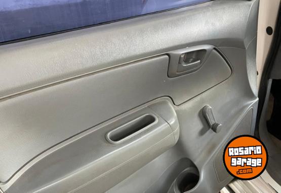 Camionetas - Toyota HILUX TD 2.5 4X4 2006 Diesel 320000Km - En Venta