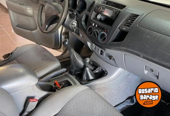 Camionetas - Toyota HILUX TD 2.5 4X4 2006 Diesel 320000Km - En Venta