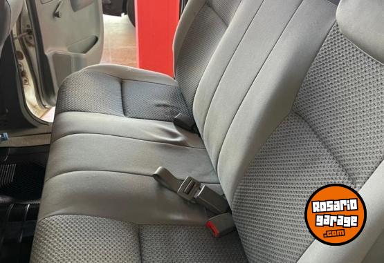 Camionetas - Toyota HILUX TD 2.5 4X4 2006 Diesel 320000Km - En Venta