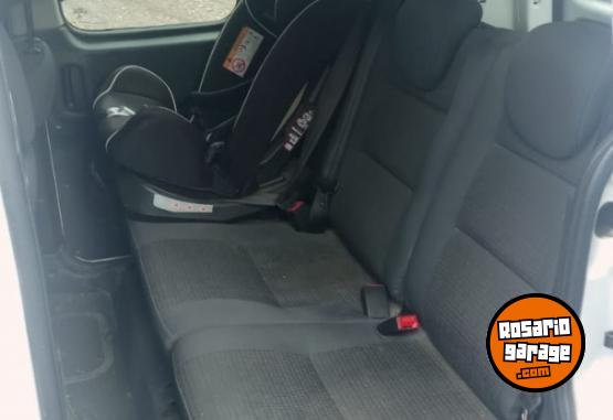 Utilitarios - Peugeot Partner Mixta 2017 Diesel 124000Km - En Venta