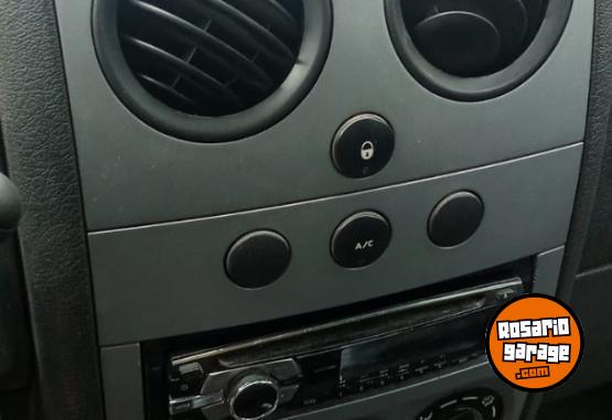 Utilitarios - Peugeot Partner Mixta 2017 Diesel 124000Km - En Venta