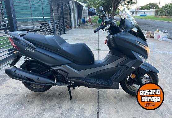 Motos - Kymco Xtown 2024 Nafta 2700Km - En Venta