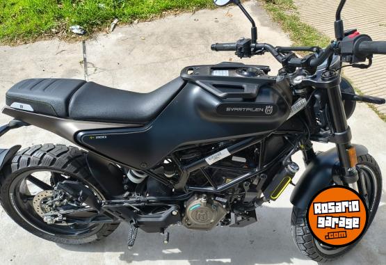 Motos - Husqvarna Svartpilen 200 2023 Nafta 1080Km - En Venta
