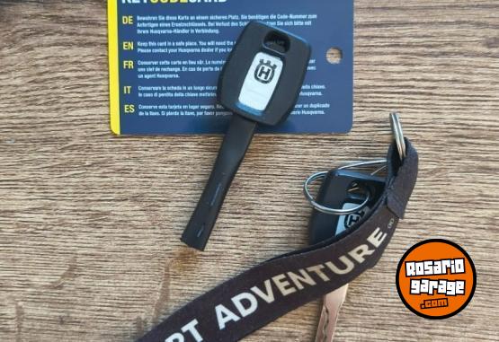 Motos - Husqvarna Svartpilen 200 2023 Nafta 1080Km - En Venta