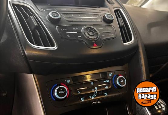 Autos - Ford Focus SE Plus 2016 Nafta 110000Km - En Venta