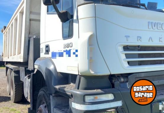 Camiones y Gras - IVECO TRAKKER 2007 - En Venta