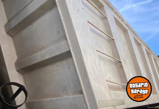 Camiones y Gras - IVECO TRAKKER 2007 - En Venta