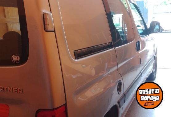 Utilitarios - Peugeot partner 2012 Diesel 200000Km - En Venta