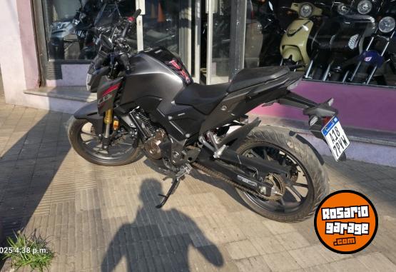 Motos - Honda Twister 300 2023 Nafta 12500Km - En Venta