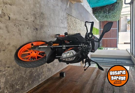 Motos - Ktm 250 naked 2024 Nafta 5200Km - En Venta