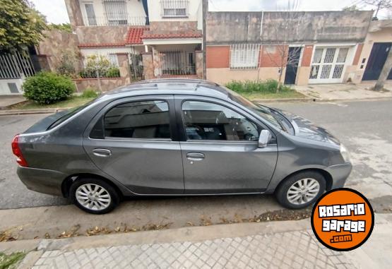 Autos - Toyota ETIOS XLS 2015 Nafta 99400Km - En Venta